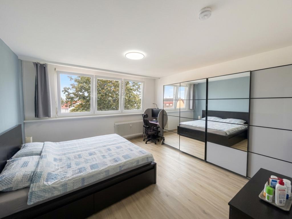 Platz für die ganze Familie: großzügige 4-Zimmer-Wohnung mit Balkon in Knielingen - Photo 2