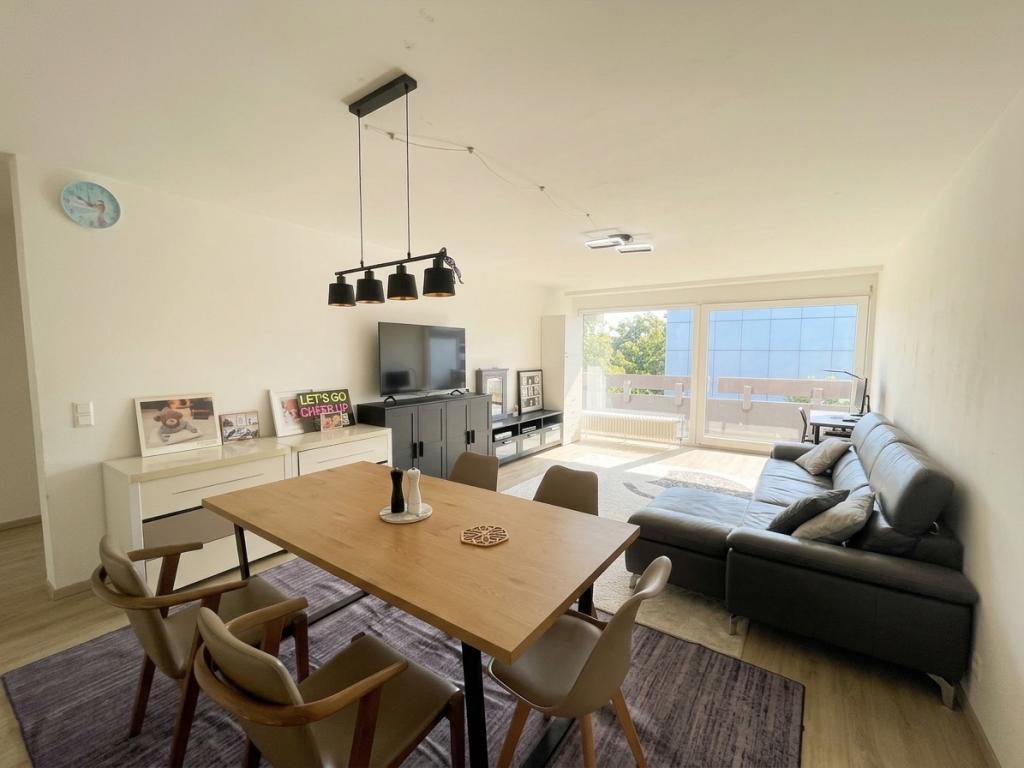 Platz für die ganze Familie: großzügige 4-Zimmer-Wohnung mit Balkon in Knielingen - Photo 1