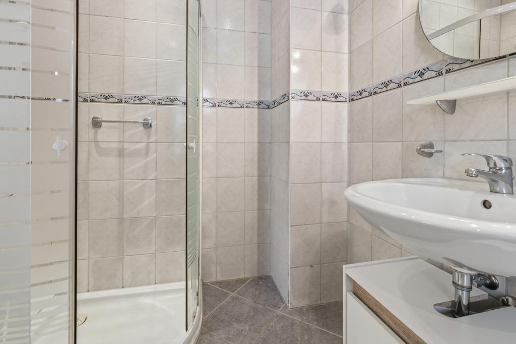 Modernes Tiny House auf ca. 46 m² – möbliert, mit Klima, Balkon & Innenhofnutzung - Photo 5