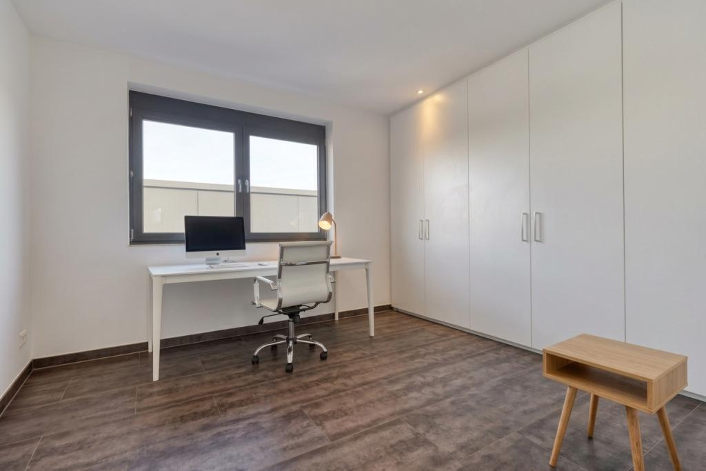 Penthouse-Feeling in Karlsruhe-Neureut: 4 Zimmer mit Einbauküche und Dachterrasse - Photo 2