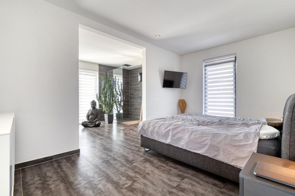 Penthouse-Feeling in Karlsruhe-Neureut: 4 Zimmer mit Einbauküche und Dachterrasse - Photo 3