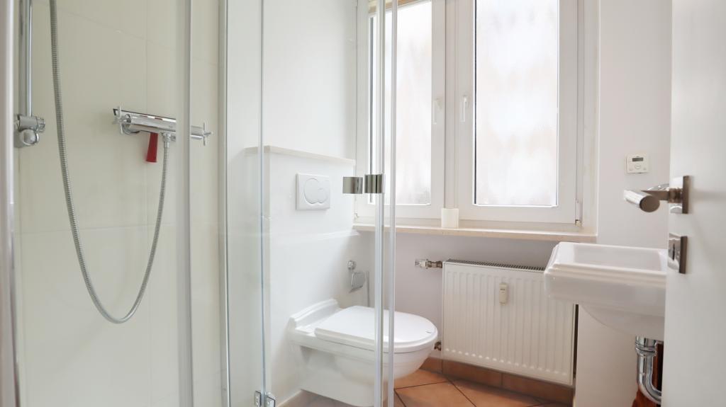 Gäste-WC mit Dusche