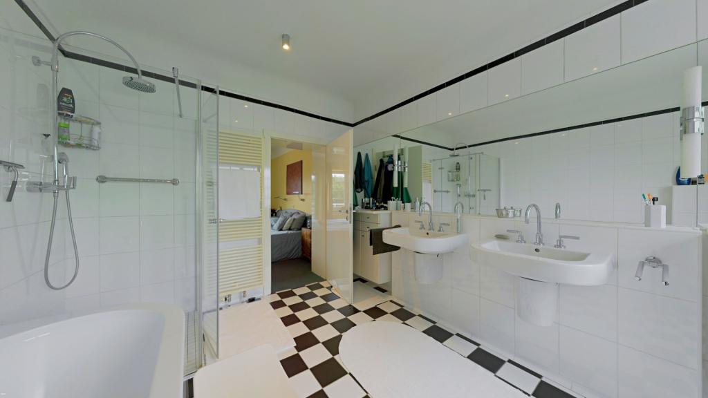 Bad en Suite weitere Ansicht