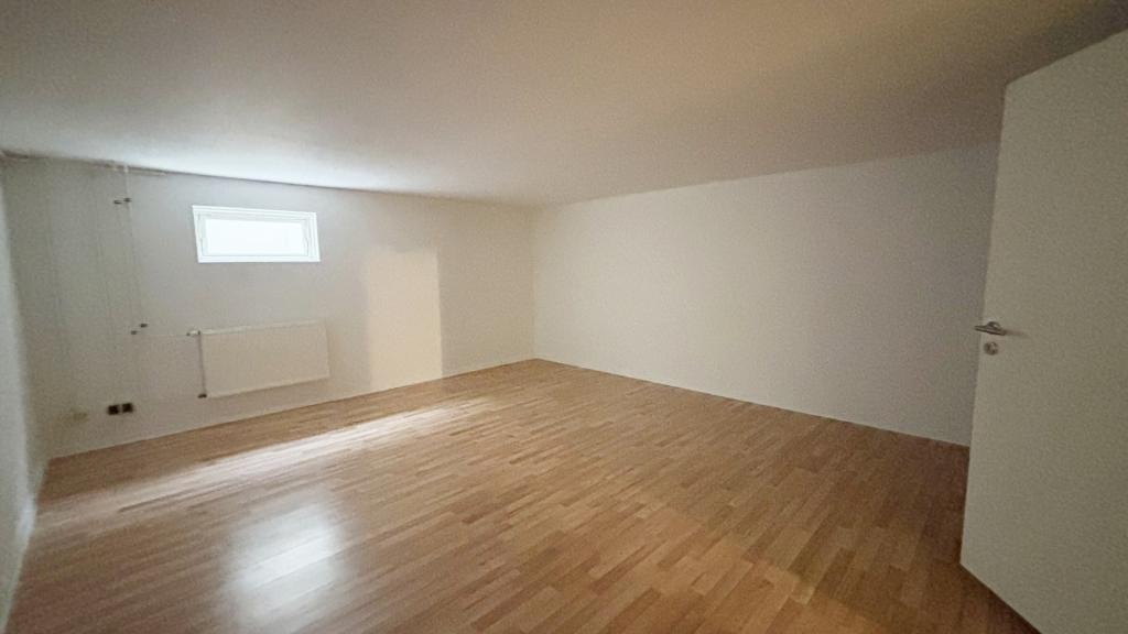 Familienfreundliches Einfamilienhaus in Düsseldorf-Einbrungen! - Photo 3