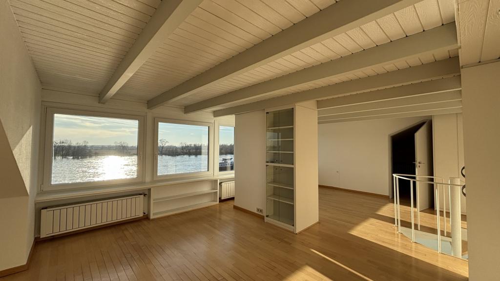 1. Rheinlage: Lichtdurchflutete Maisonette-Wohnung mit Rheinblick - Foto 1