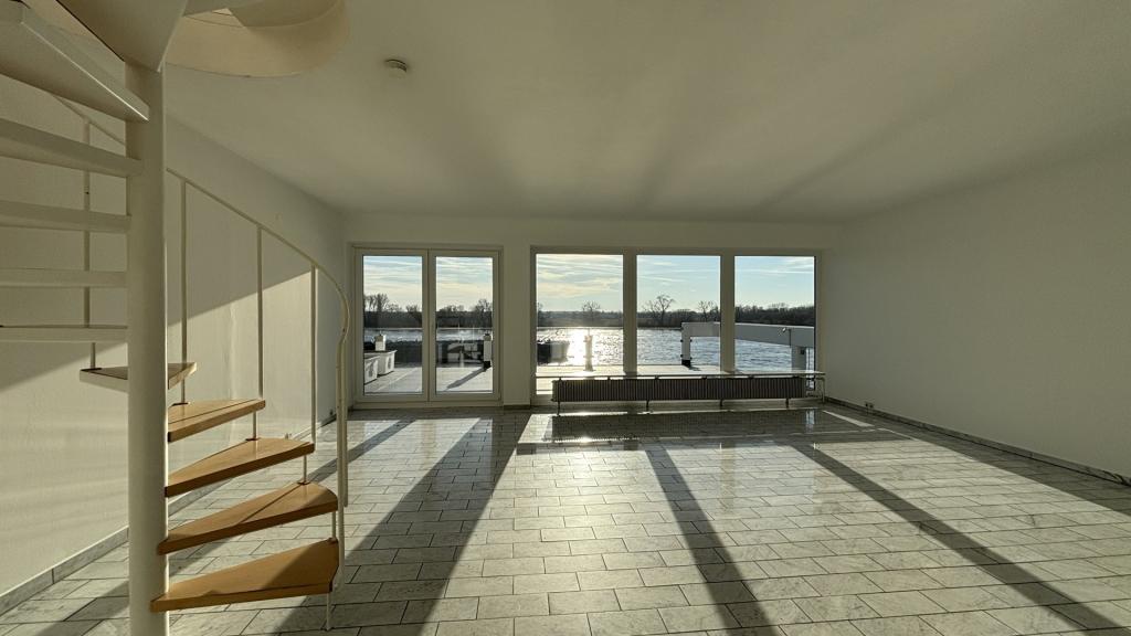 1. Rheinlage: Lichtdurchflutete Maisonette-Wohnung mit Rheinblick - Foto 2