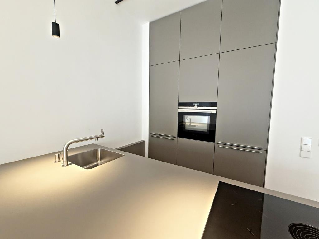 Stilvolle Erdgeschosswohnung mit großer Terrasse in begehrter Lage der Düsseldorfer Altstadt - Foto 2