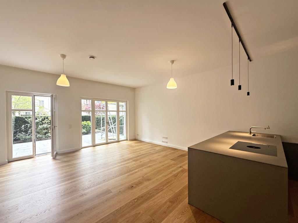 Stilvolle Erdgeschosswohnung mit großer Terrasse in begehrter Lage der Düsseldorfer Altstadt - Foto 1