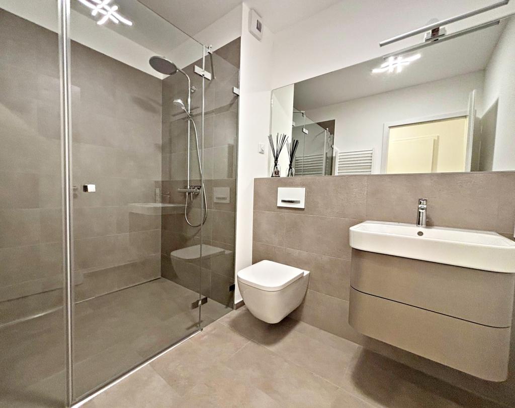 Hochwertig möblierte 2-Zimmer-Wohnung mit großzügigem Balkon - Photo 5