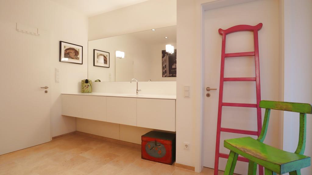 Stilvolle 4-Zimmer-Wohnung mit zwei Balkonen in familienfreundlicher Lage - Foto 2