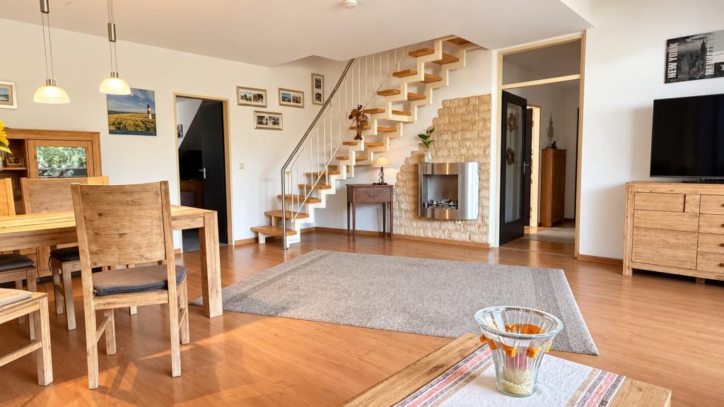 Lichtdurchflutete Maisonettewohnung in wunderbarer, ruhiger Grünlage! - Foto 1
