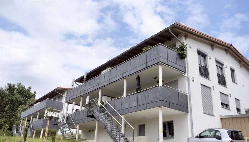 3 - Zimmer Wohnung mit Garten in Aussichtslage von Auerbach ! - Photo 2