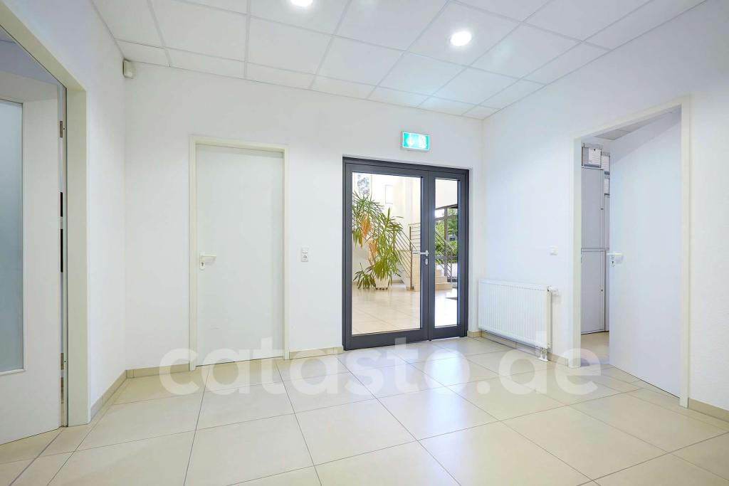3941110-u14w1mxFeTZbirSH9djeiLyb-Diele2.jpg