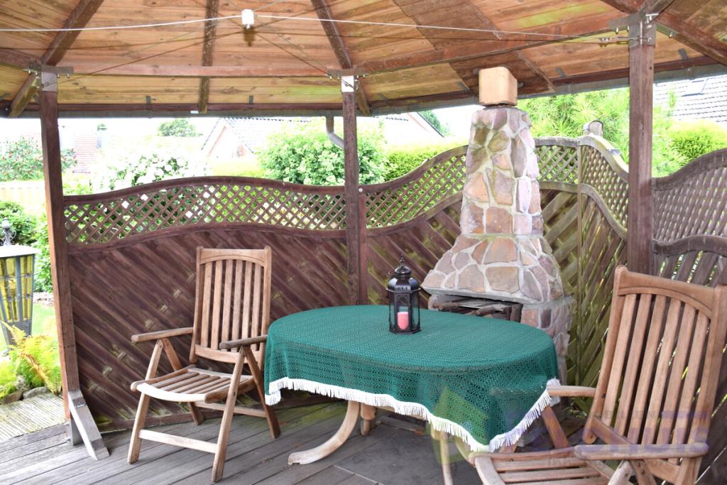 Holzpavillon Bild 2