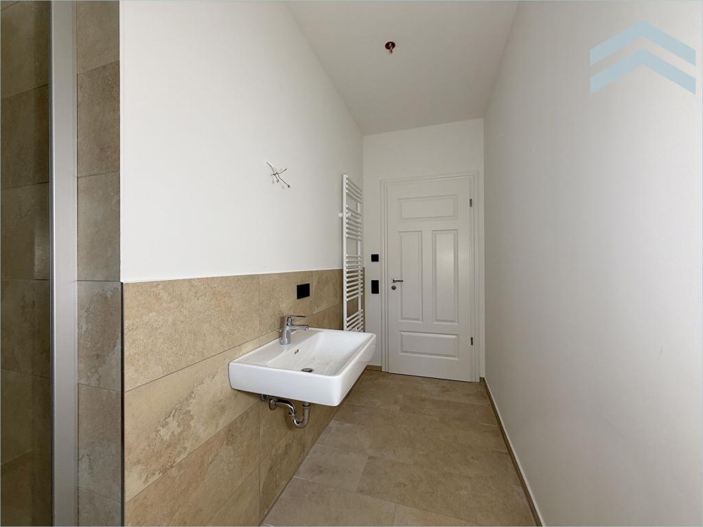 Erstbezug nach Sanierung - moderne Wohnung mit historischem Charme - Photo 4