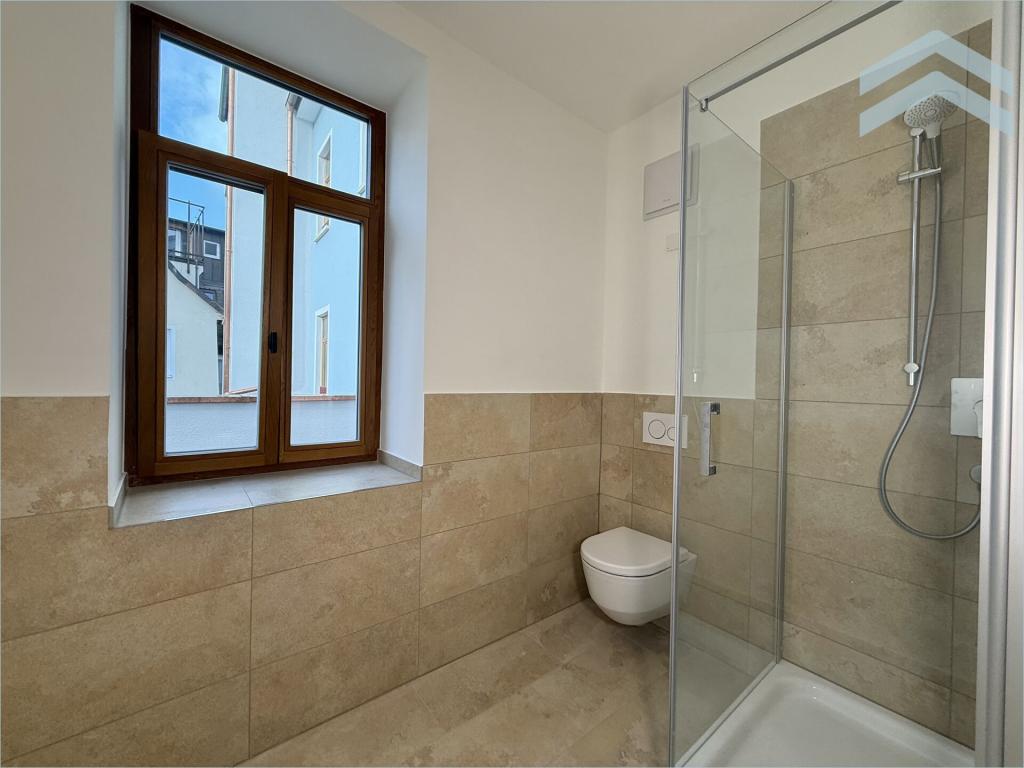 Erstbezug nach Sanierung - moderne Wohnung mit historischem Charme - Photo 5