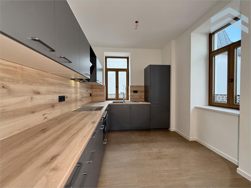 Erstbezug nach Sanierung - moderne Wohnung mit historischem Charme - Photo 3