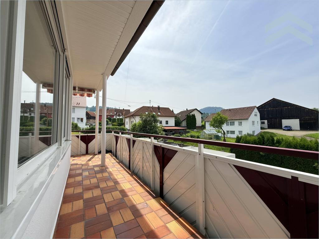 Balkon / Terrasse (West, teilüberdacht)