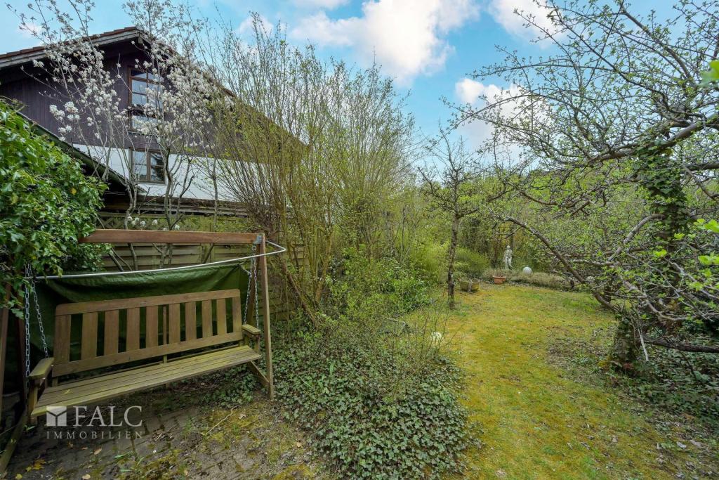 Garten mit Hollywoodschaukel