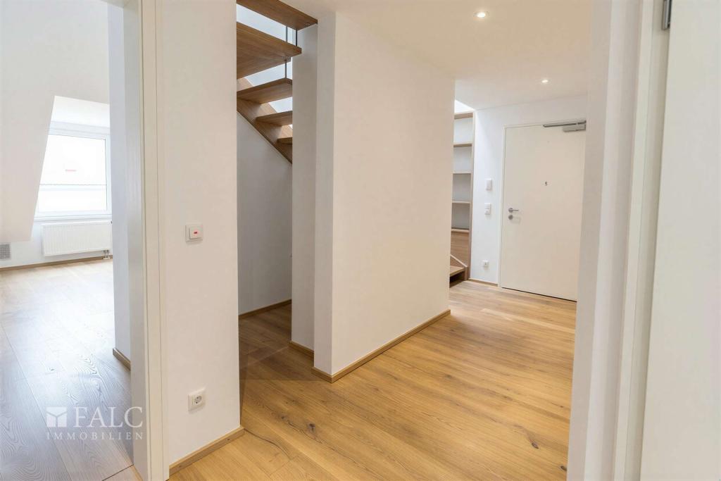 Über den Dächern Münchens – elegante Dachgeschosswohnung mit besonderem Wohngefühl - Photo 3