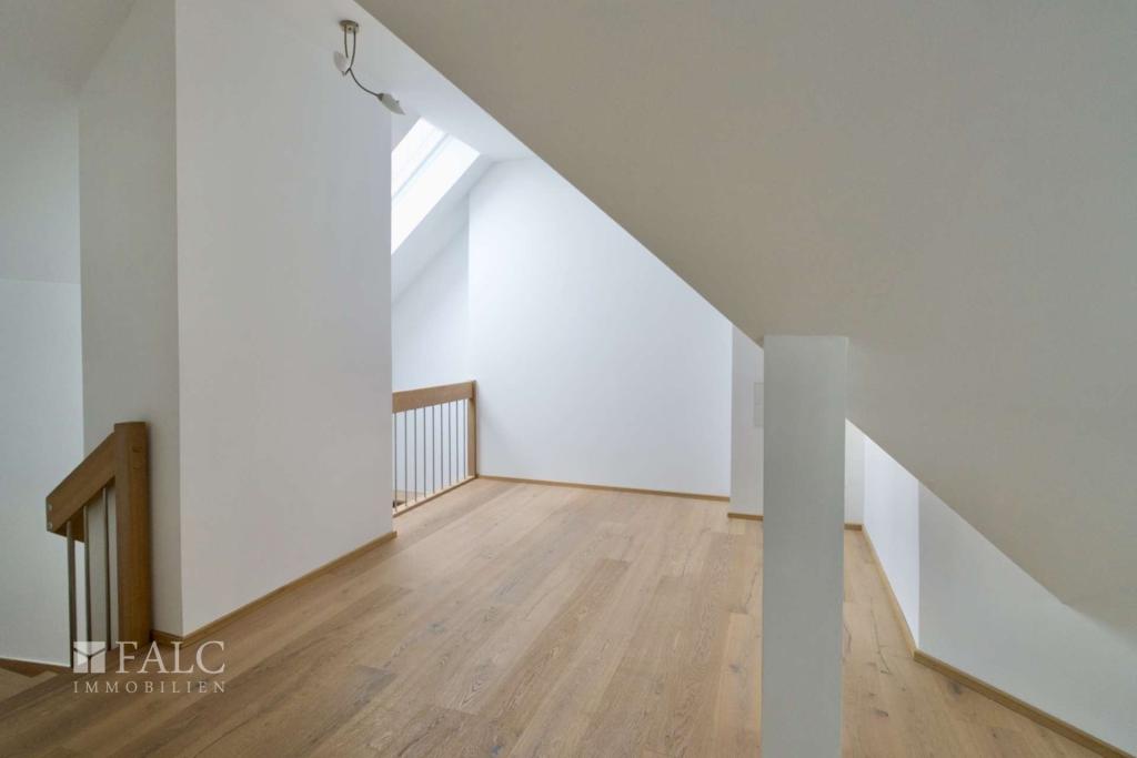 Über den Dächern Münchens – elegante Dachgeschosswohnung mit besonderem Wohngefühl - Photo 2