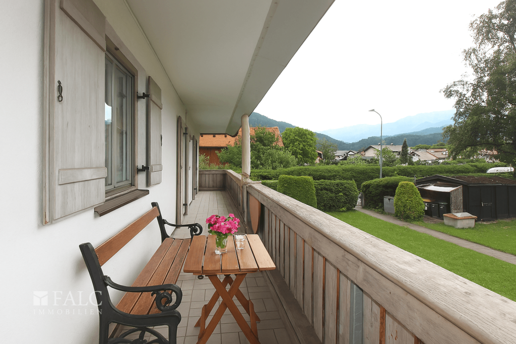 Balkon Einrichtungsbeispiel Front 