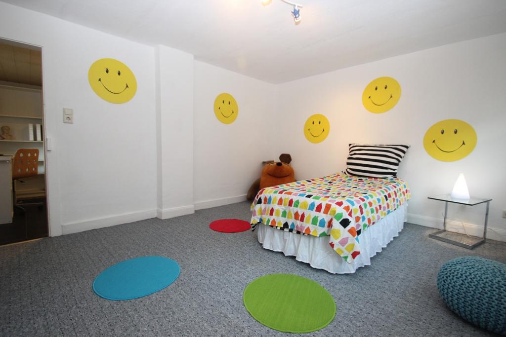 Das Kinderzimmer, mit ...
