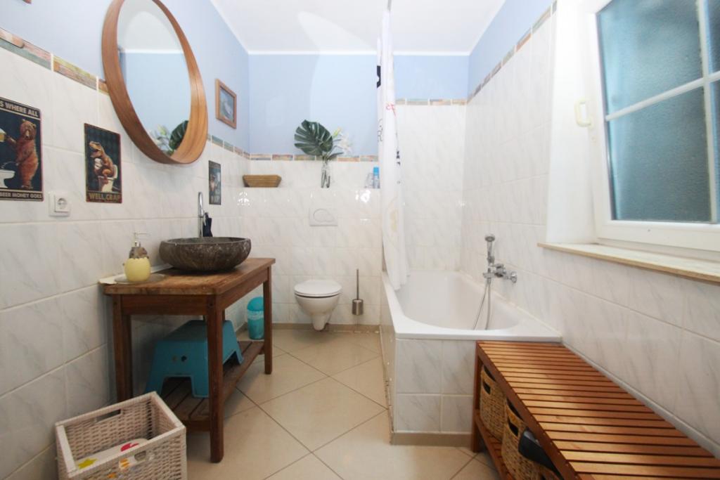 Das erste Wannenbad mit Fenster …