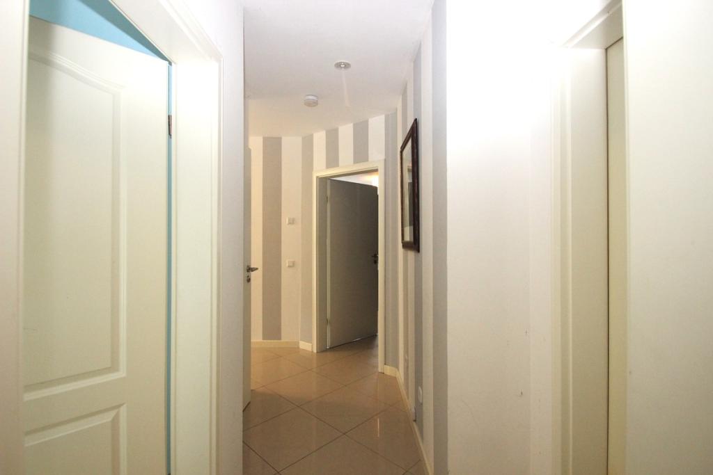 Flur und Türen zu den Zimmern 