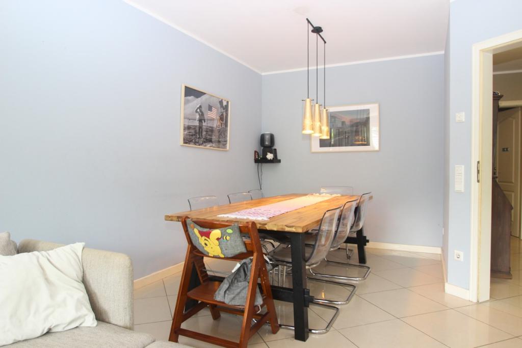 Der geräumige Essbereich ...