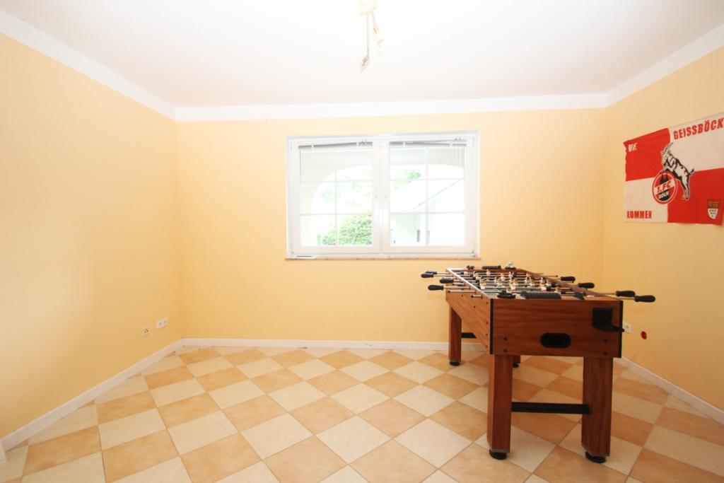 … großen Hobbyraum…