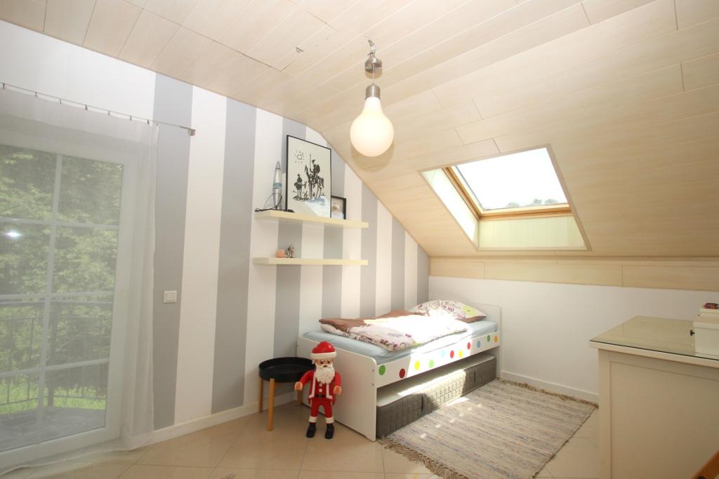 …Dachfenster, und Zugang zum …