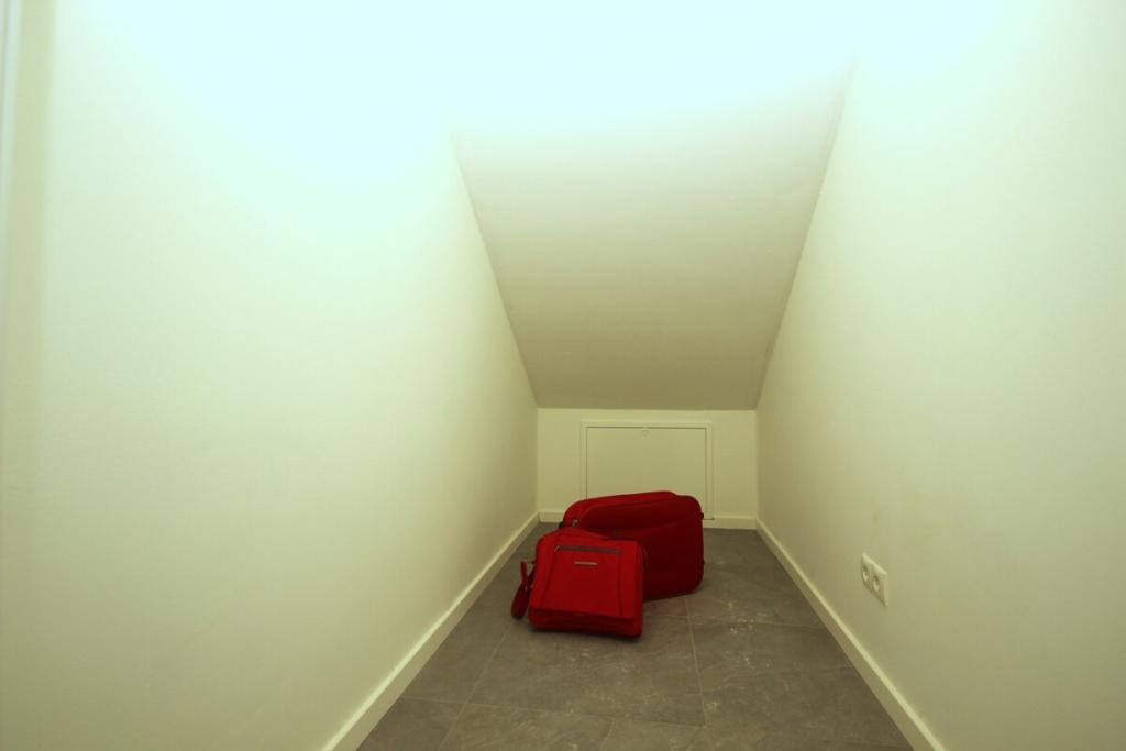 … viel Stauraum unter der Treppe