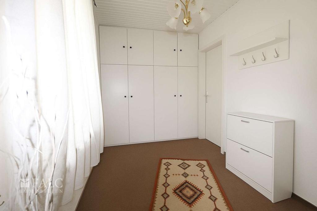 Flur Garderobe EG WG