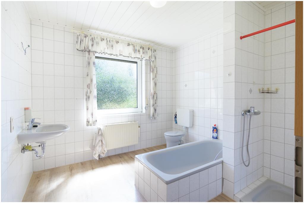 ***Komfortable Erdgeschosswohnung 2,5 ZKB in ruhiger, zentraler Lage von Ostrhauderfehn*** ebenerdig, ohne Stufen - mit eigenem Garten und Carport-Stellplatz - Foto 4