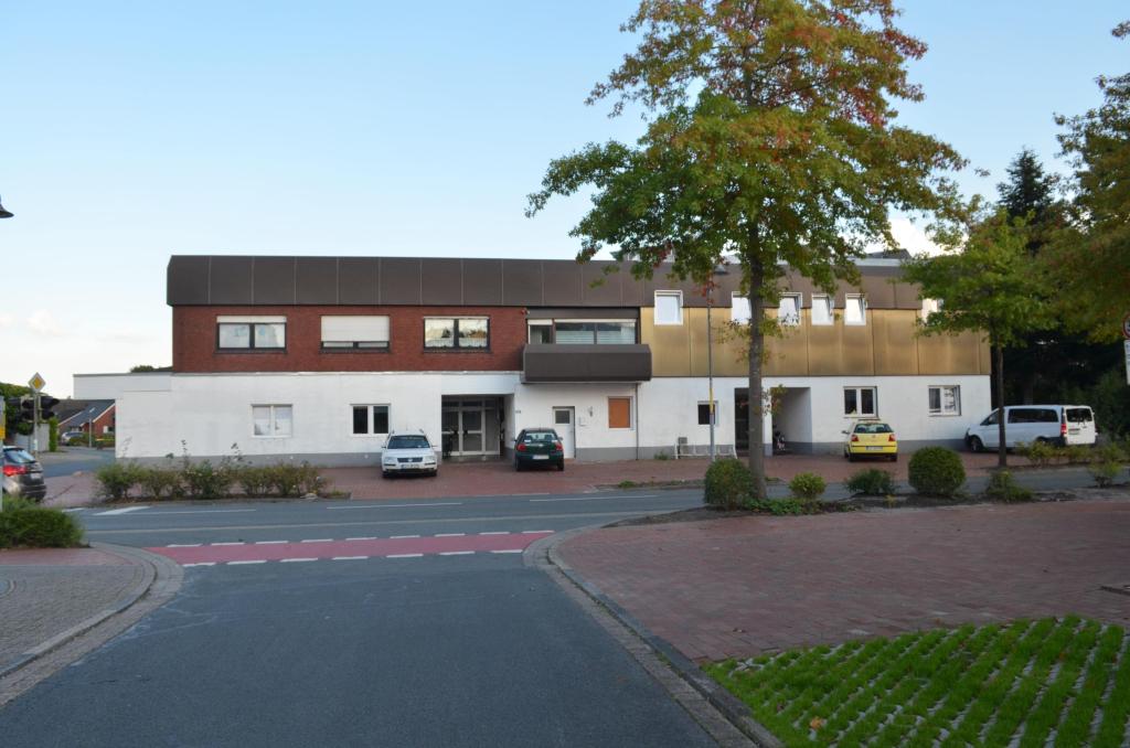 ***Geräumige 3-Zimmer-Wohnung mit eigener Auffahrt und Stellplatz sowie Garten - ideal für die kleine Familie*** - Foto 2