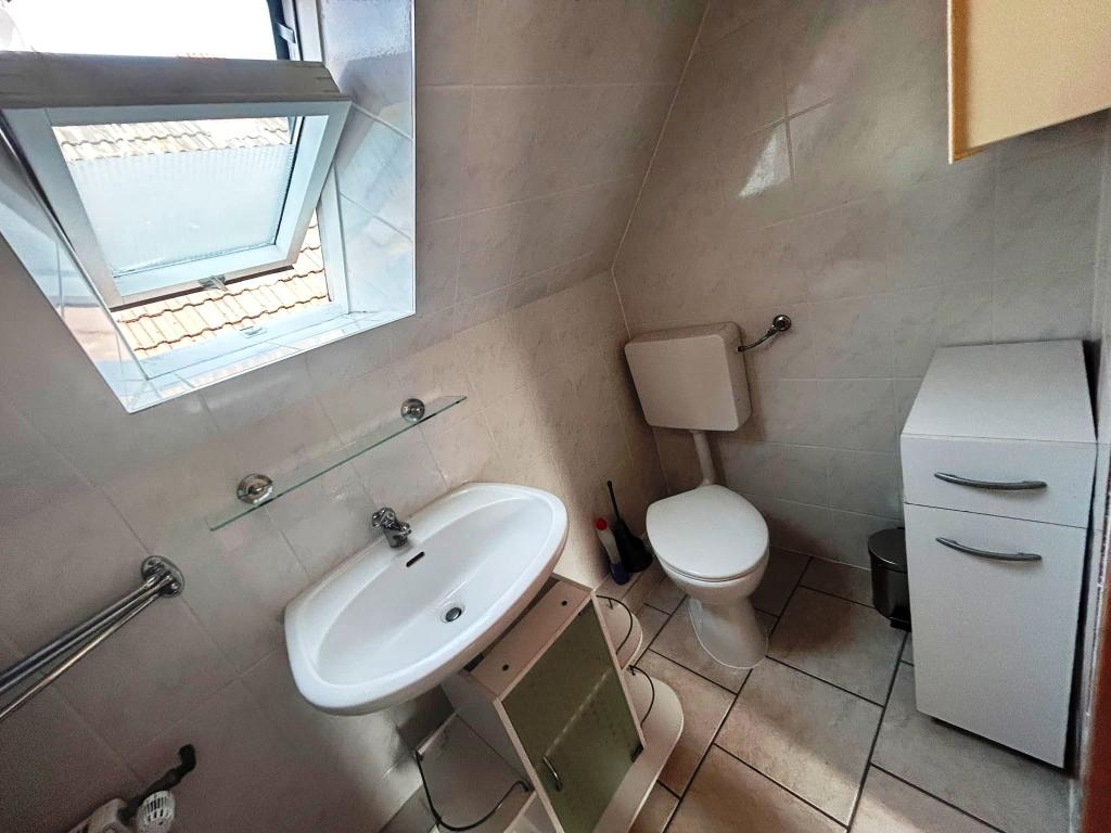 ***Geräumige 4 Zimmer-Wohung im Zentrum von Jemgum*** - Foto 3