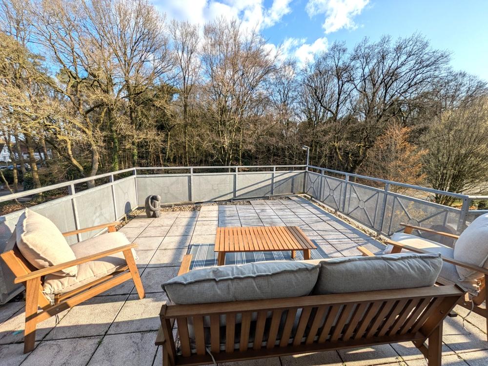Südterrasse mit Blick auf den Großen Bürgerbusch