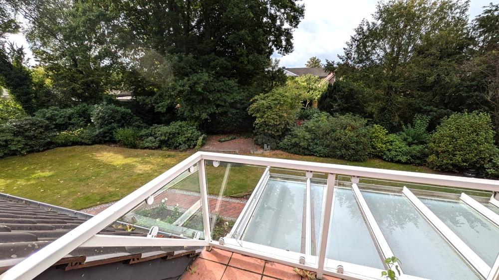 Ausblick vom Balkon in den Garten