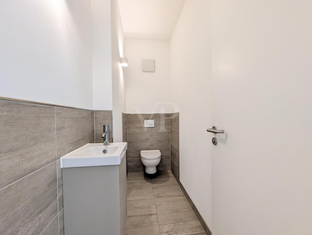 TOP Stadtwohnung - saniert, modern, mit Einbauküche im zentraler Lage - Photo 4
