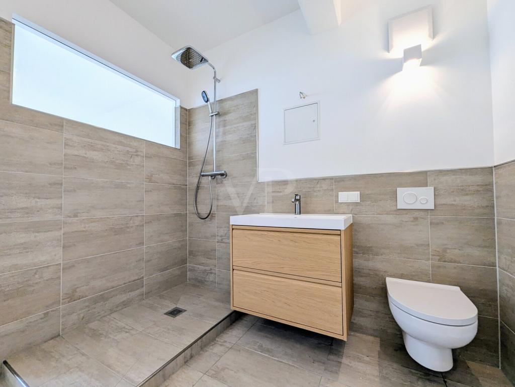 TOP Stadtwohnung - saniert, modern, mit Einbauküche im zentraler Lage - Photo 3