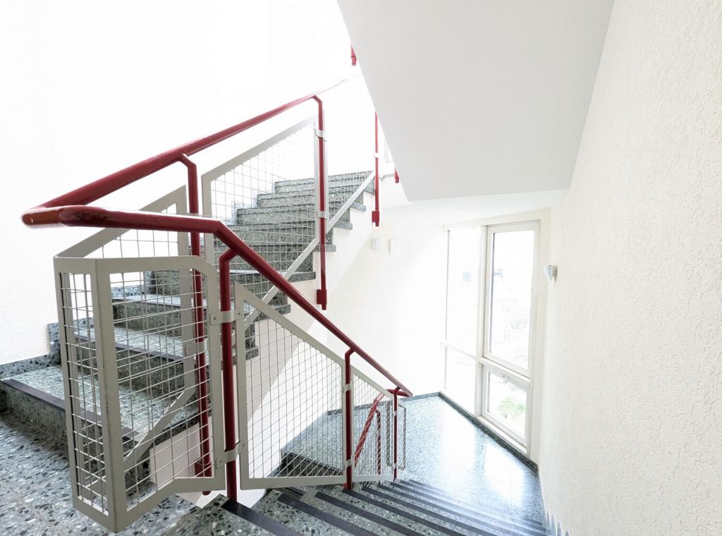 TOP Stadtwohnung - saniert, modern, mit Einbauküche im zentraler Lage - Photo 1