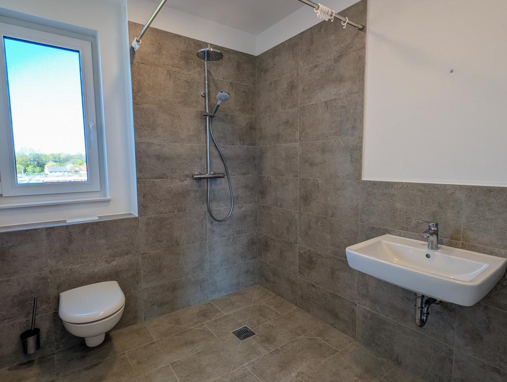 Moderne 3-Zimmer-Penthousewohnung mit Südbalkon und nachhaltigem Energiekonzept - Photo 1