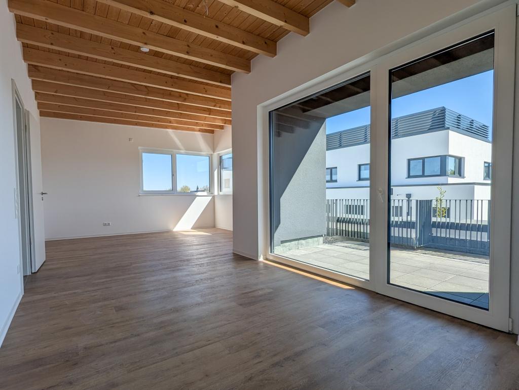 Moderne 3-Zimmer-Penthousewohnung mit Südbalkon und nachhaltigem Energiekonzept mit Warmmiete - Photo 1