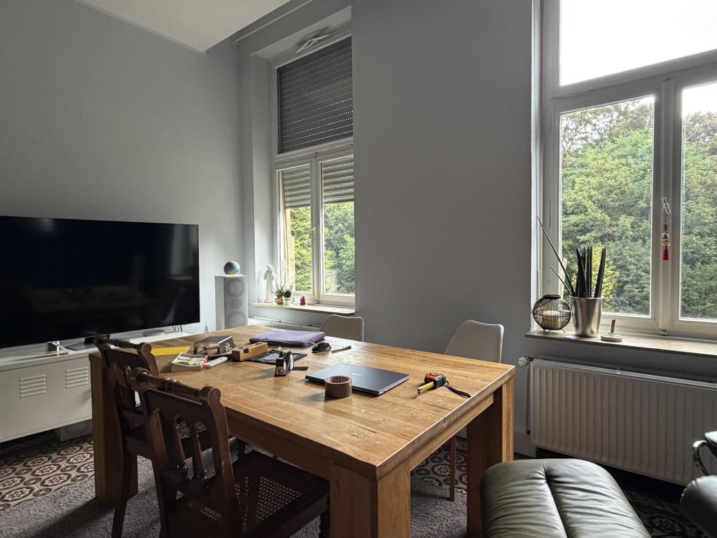 Historischer Charme trifft auf urbanes Wohnen – Stilvolle 2-ZKB-Wohnung in einer Stadtvilla - Photo 1