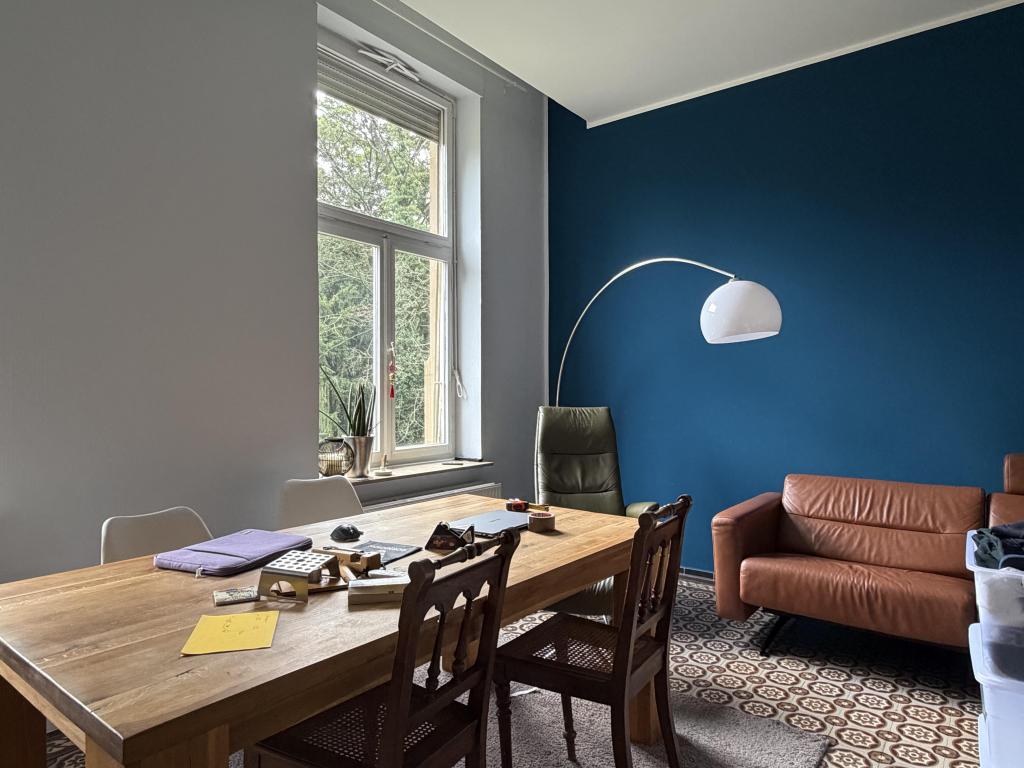 Historischer Charme trifft auf urbanes Wohnen – Stilvolle 2-ZKB-Wohnung in einer Stadtvilla - Photo 2