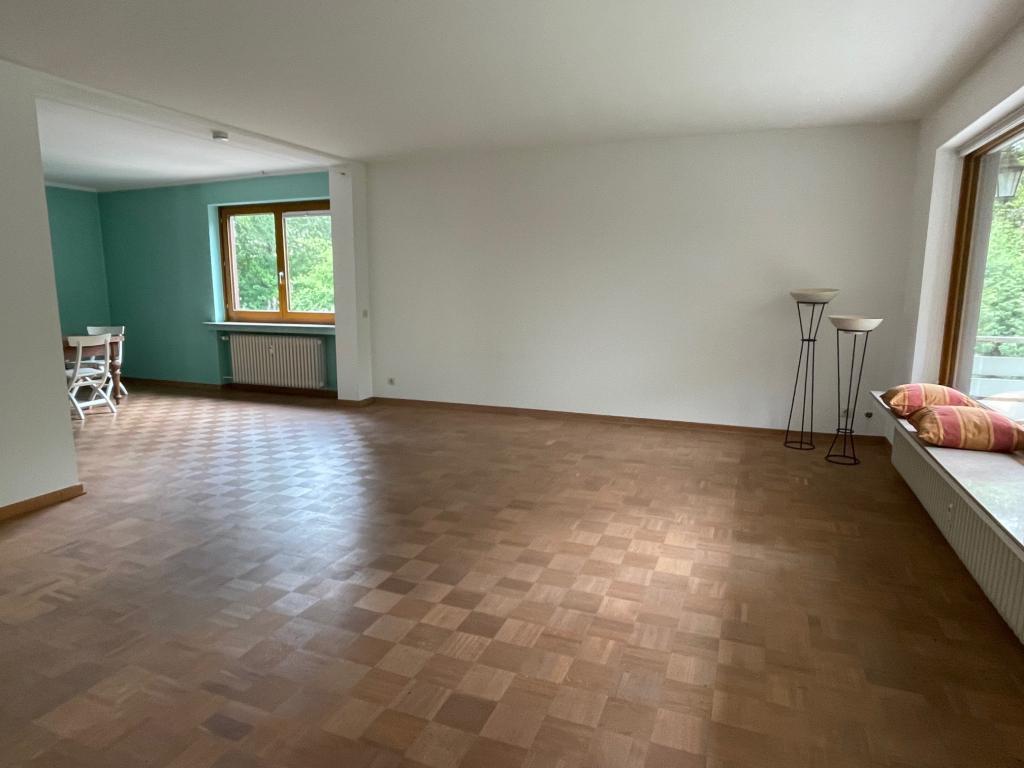Wohn-Essbereich mit Parkettboden