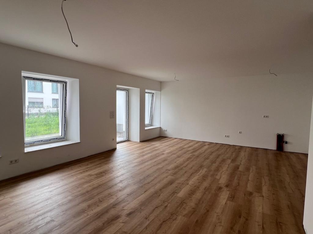 Wohnzimmer mit offener Küche