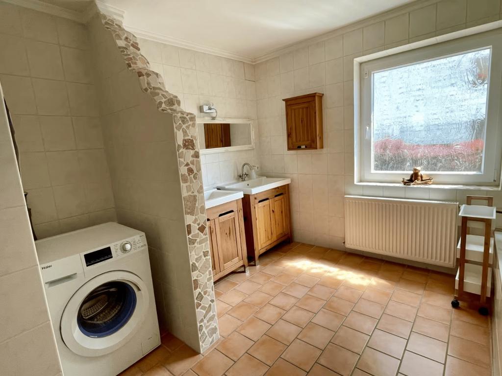 Bad mit Doppelwaschbecken