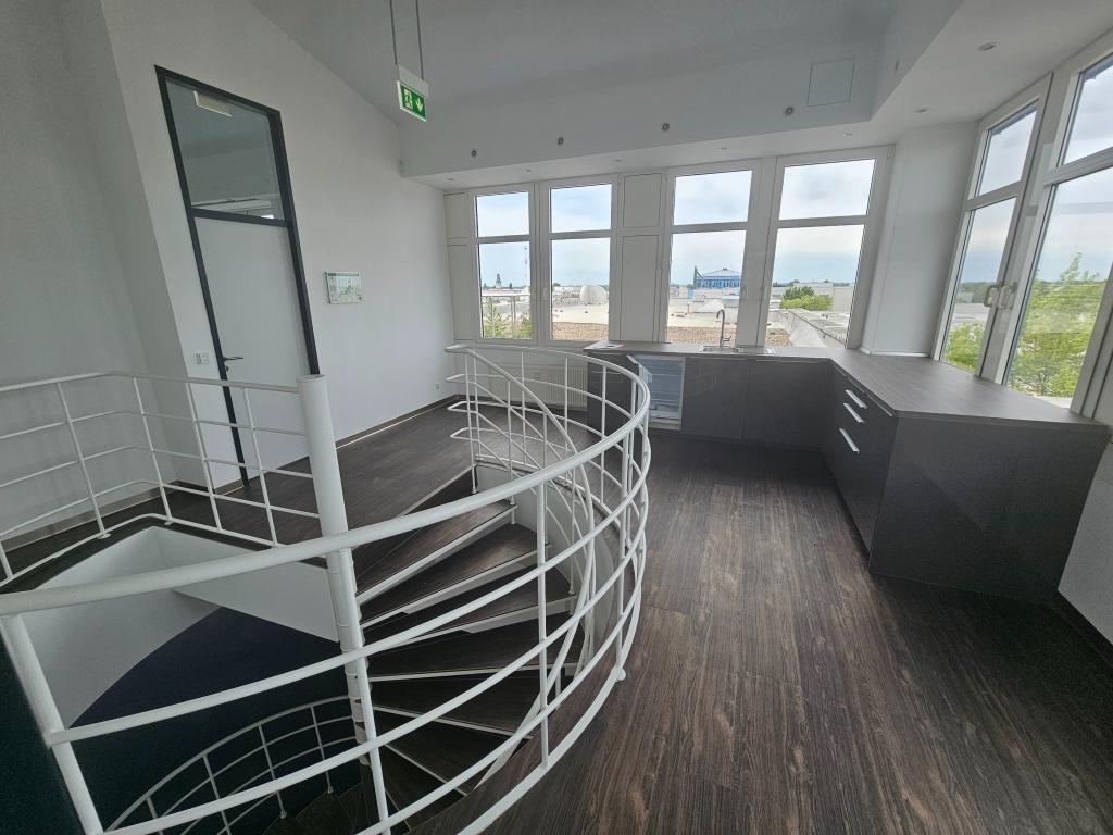 Repräsentative, 2022 renovierte, helle Maisonette-Gewerbefläche mit 2 Dachterrassen, Lift, SP mgl. - Photo 1